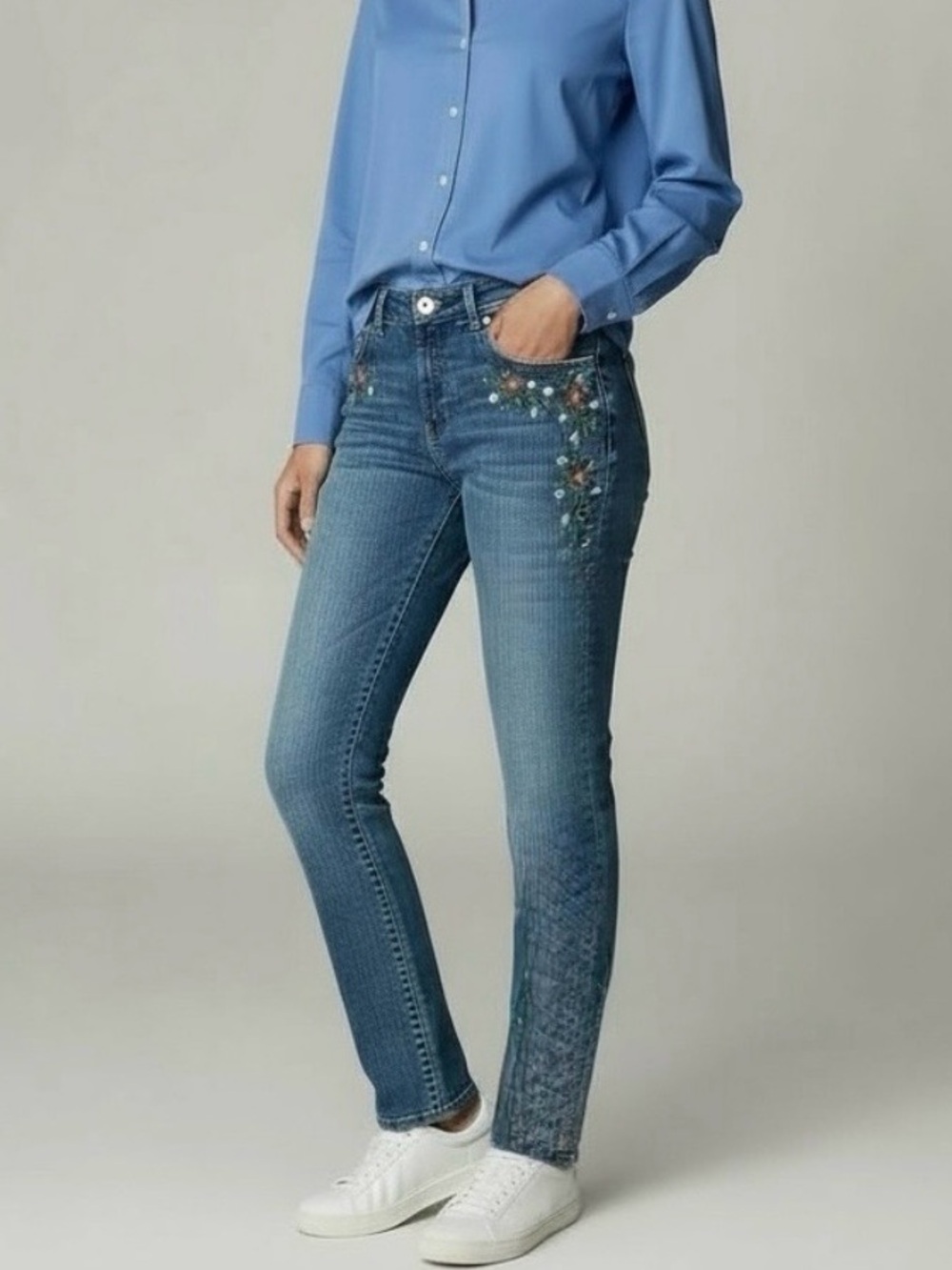 5 for $25!! Love Indigo Embroidered/Studs Jeans Size 6